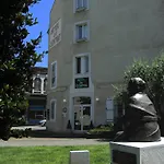 Du Centre Hotel *