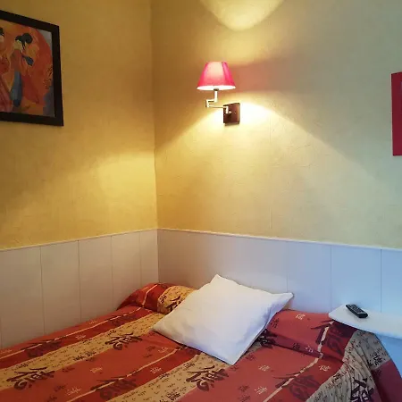 Du Centre Hotel *